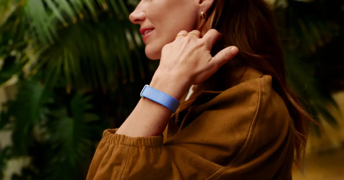 Google lance le Fitbit Air : retour aux origines avec IA